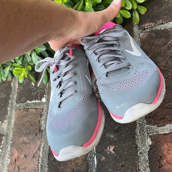 Nike training "in season 5" gray & pink sneakers Size 9 - Picture 4 of 9